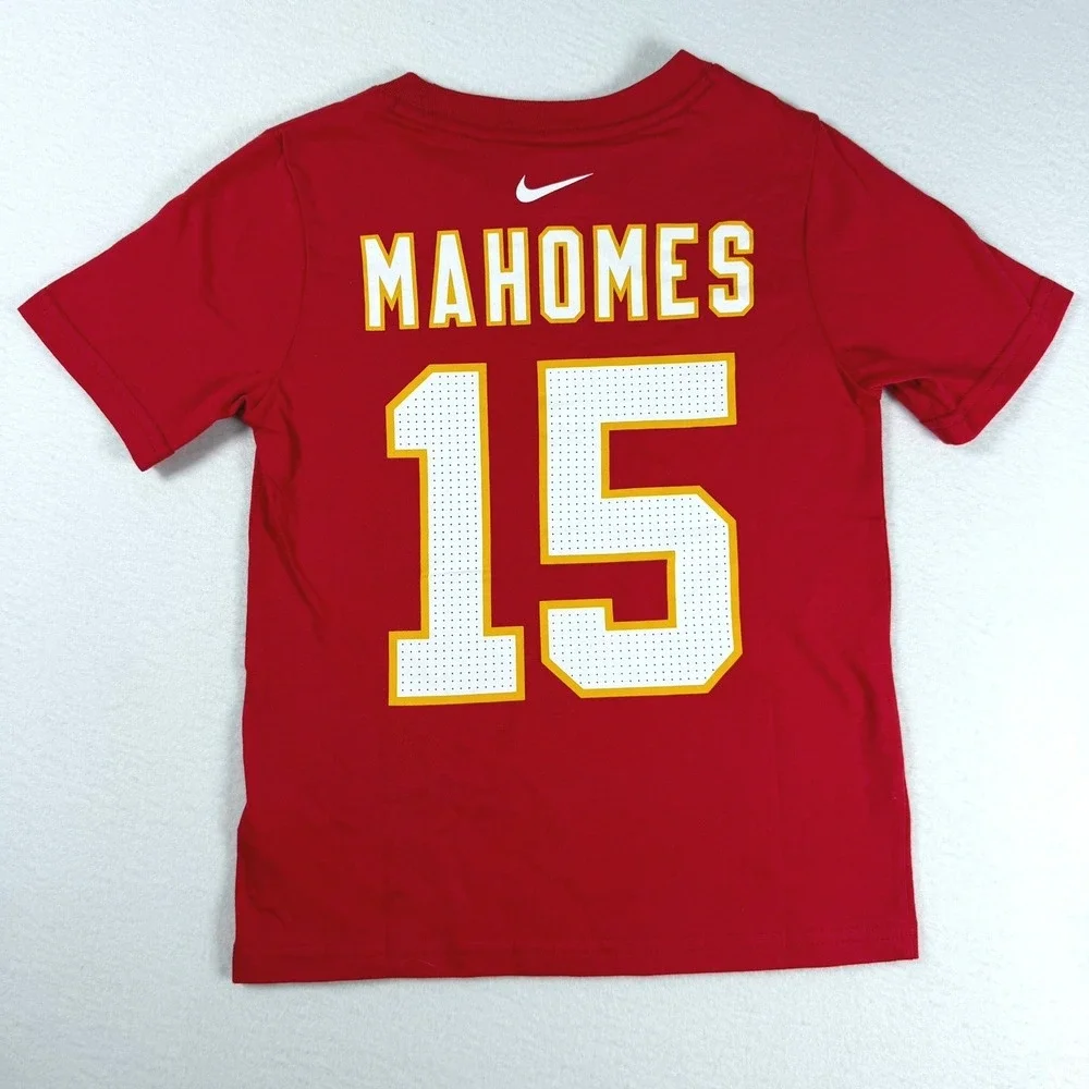 Nike Kansas City Chiefs Patrick Mahomes 15 Red Graphic T-Shirt Kids Size 7 L-7